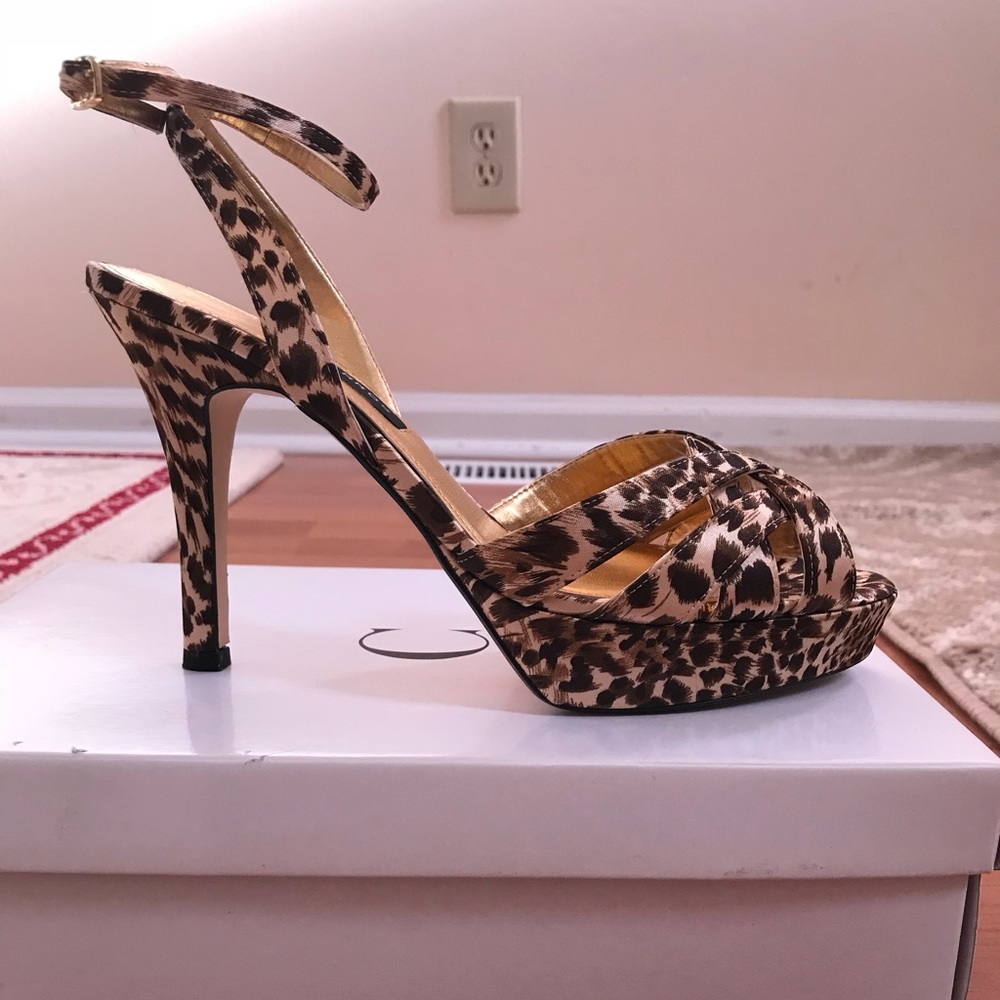 Leopard print heels NWOT